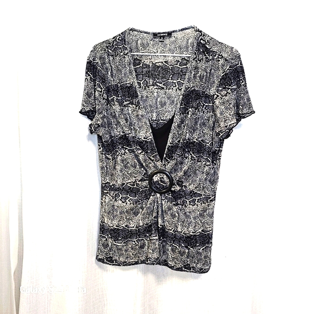 2/$30 Elementz Women's Black and White‎ Snake Print Top Size XL